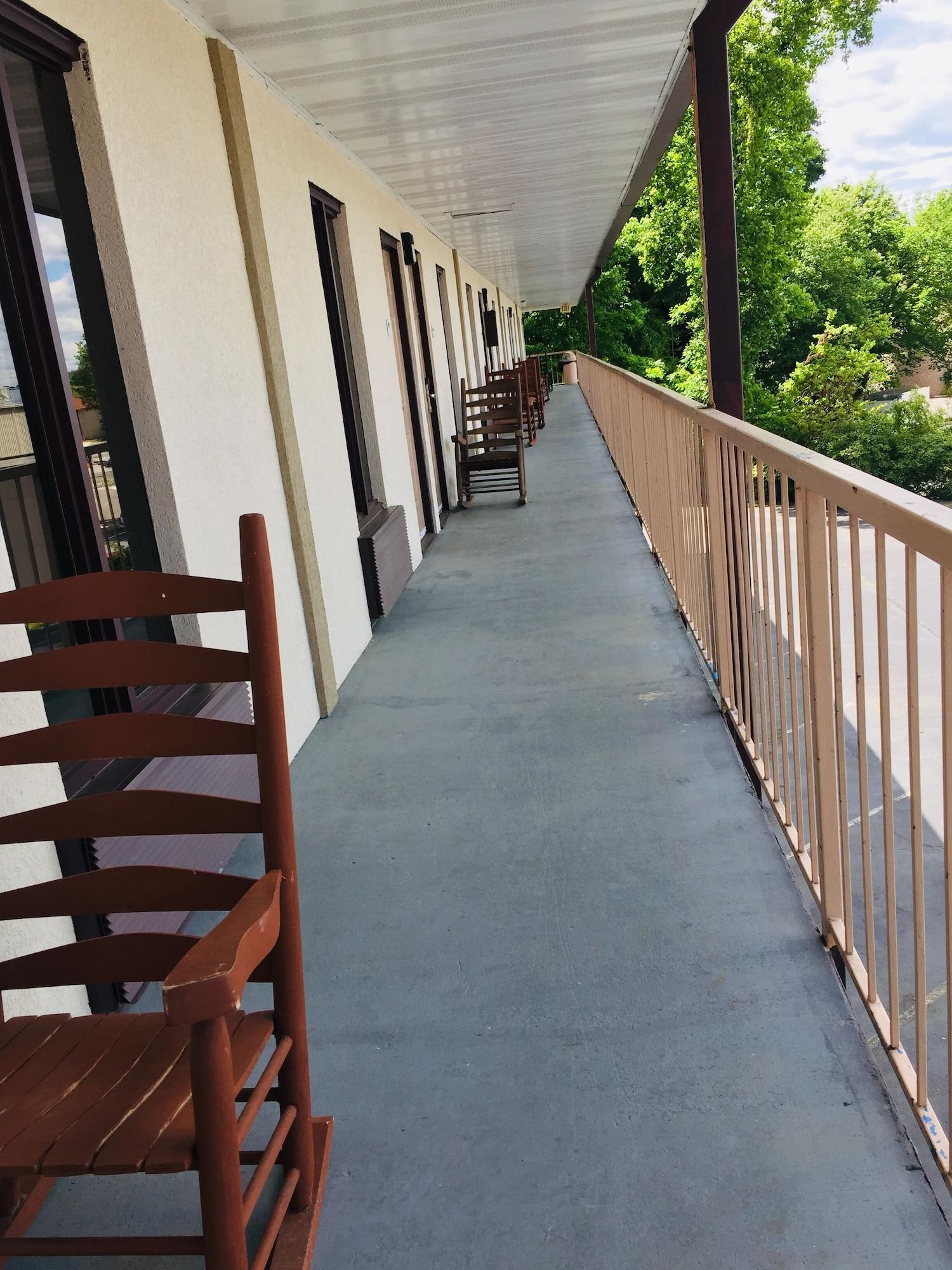 Bear Mount & Hotel 2*