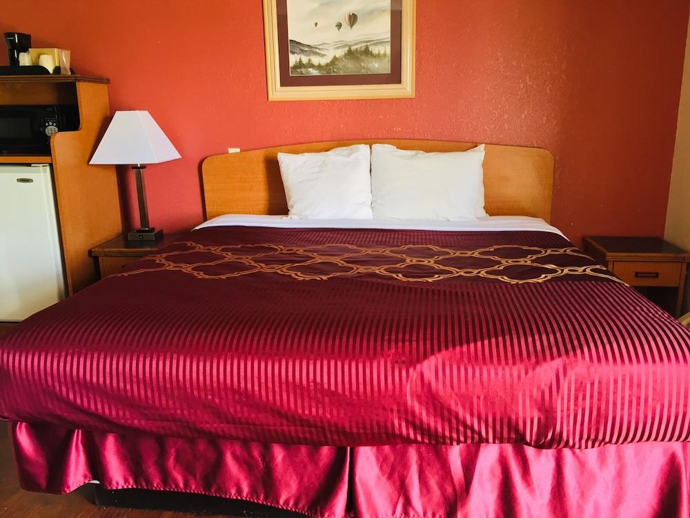 Bear Mount & Hotel
