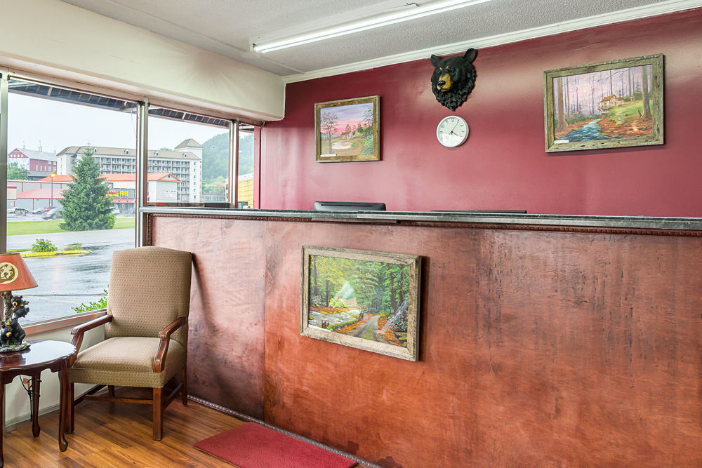 Bear Mount & Hotel 2*