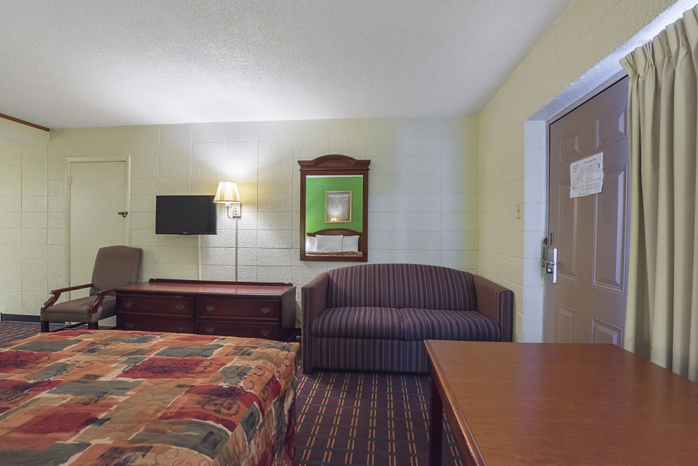 Bear Mount & Hotel Pigeon Forge