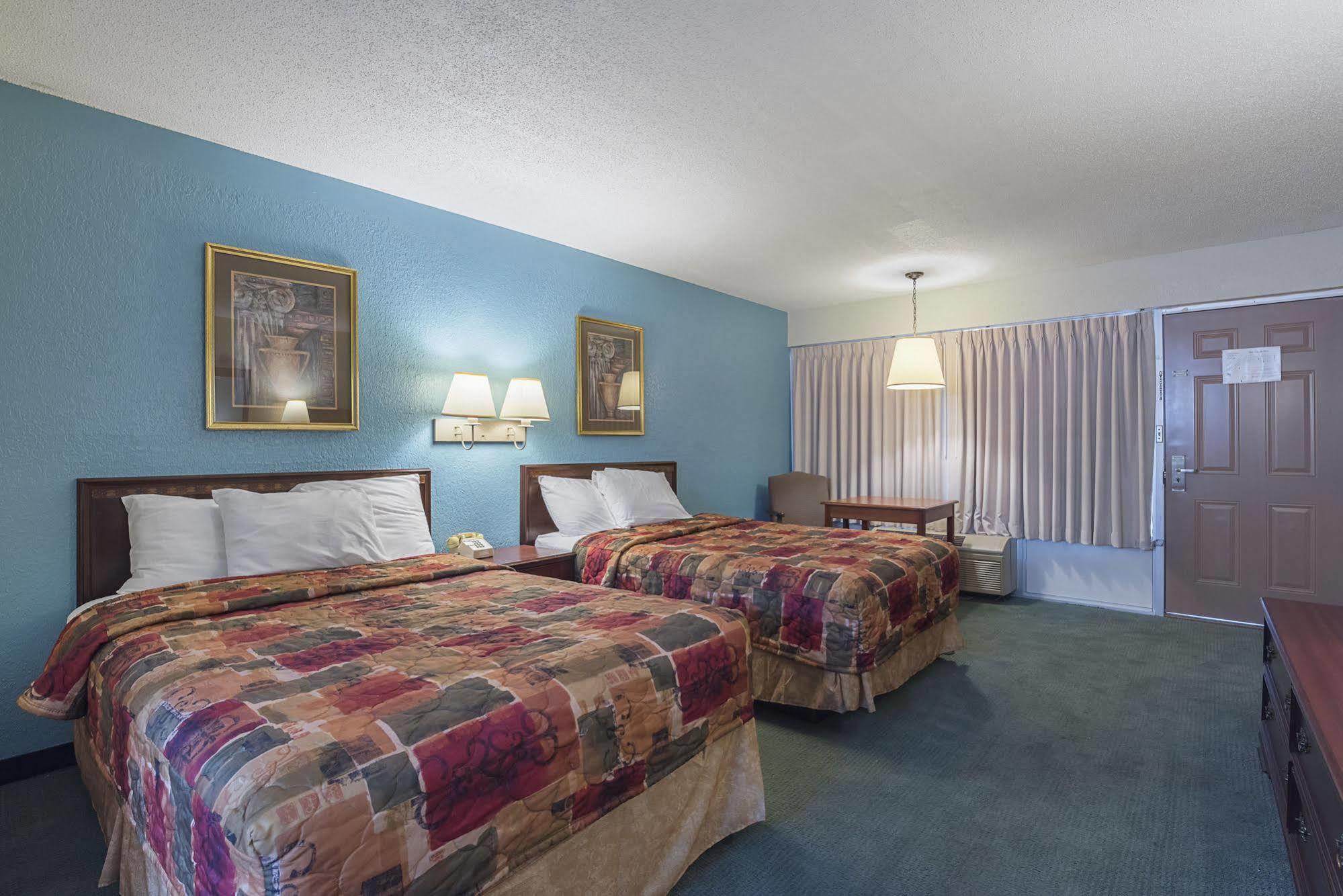 Bear Mount & Hotel Pigeon Forge
