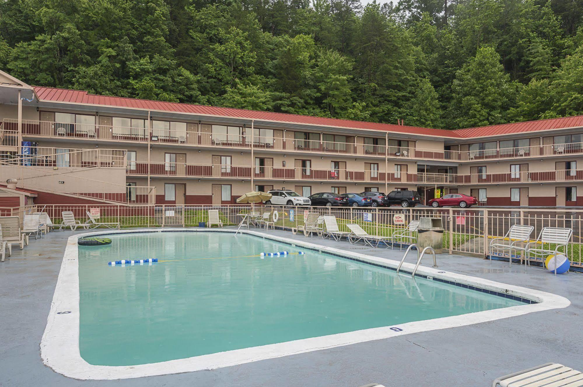 Bear Mount & Hotel 2*